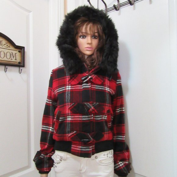 FIRM PRICE  Red Plaid Coat  Size Medium- Bomber Style- Like New - Picture 15 of 15